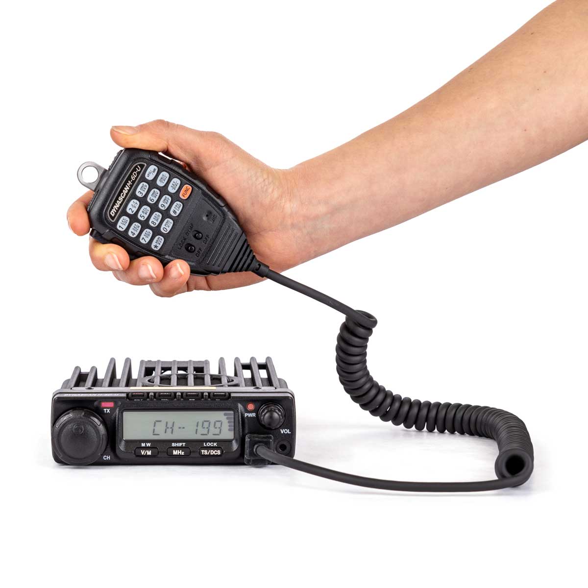 2233_Dynascan_M-6D-U_Emisora-movil-profesional_hand